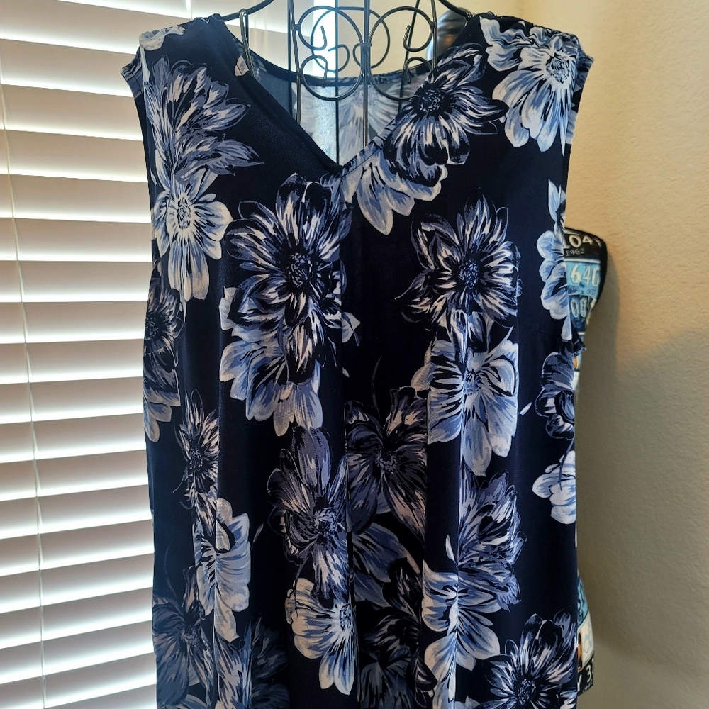 V-Neck Navy Blue Floral Print Sleeveless Blouse